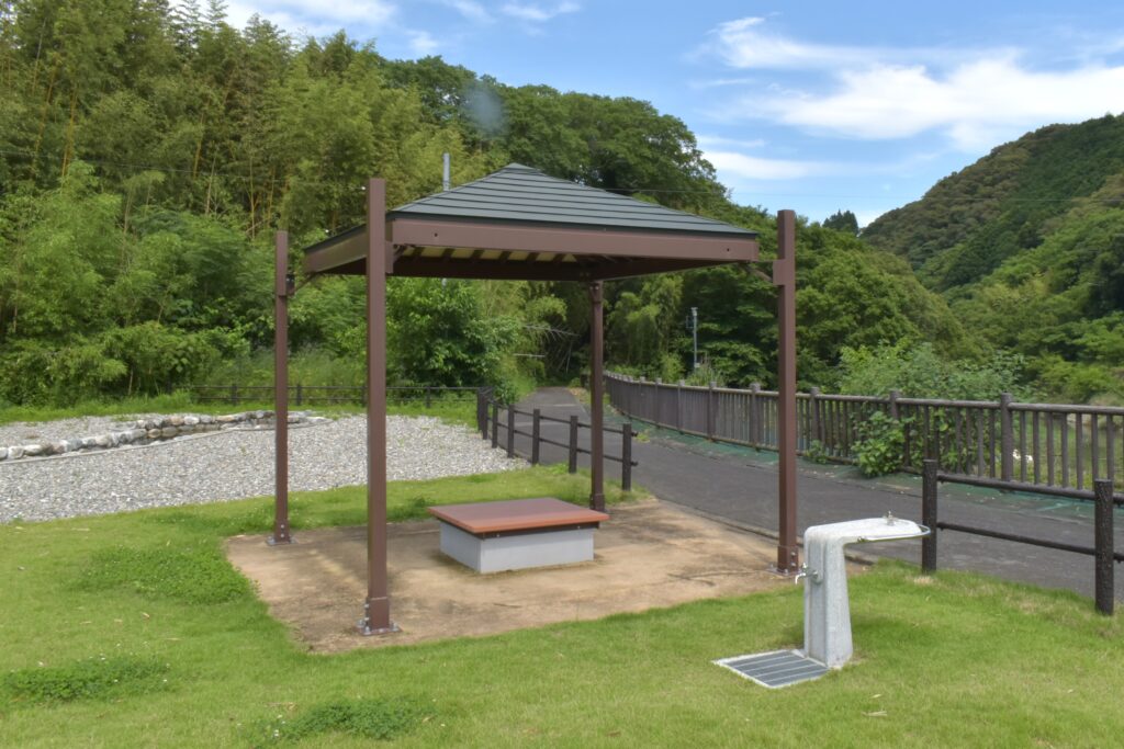 奥に一つ。サイズは同じです
