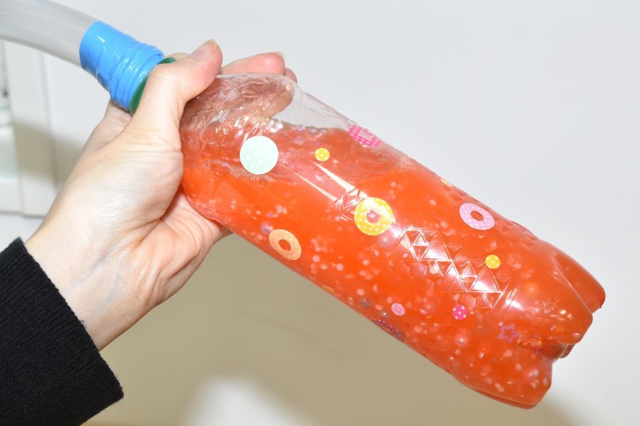シールを貼って楽しげに！