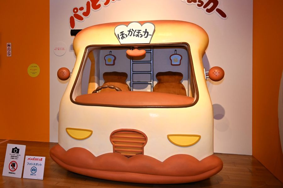 「ほっかほっカー」に乗って撮影できます！（©Keiko Shibata／KADOKAWA）