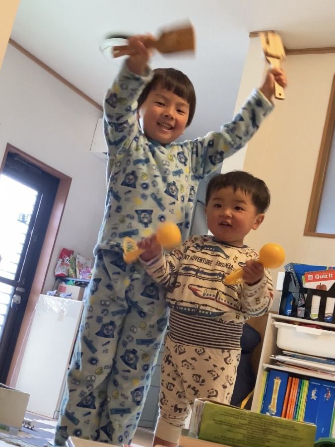 ダンスにハマってます！2人して音楽大好き。鳴子とマラカスで各々表現中