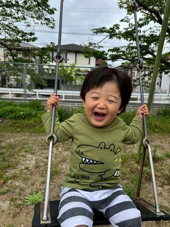 公園のブランコにハマっていて、乗るとこの満面の笑顔♡