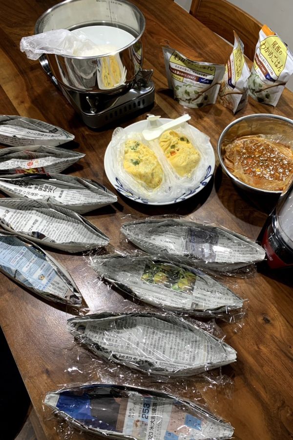 ラップや新聞紙で器作り