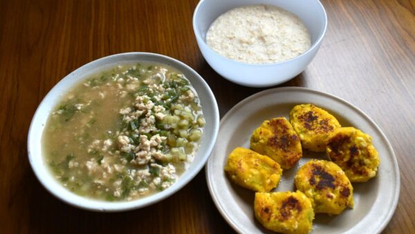 高知の子育てママ、共感必至！？初めての離乳食作りに“便利グッズなし”で挑戦してみると｜オクラの種取り、お麩のくず散らかし…たどり着いたのは「あの調理家電」でした