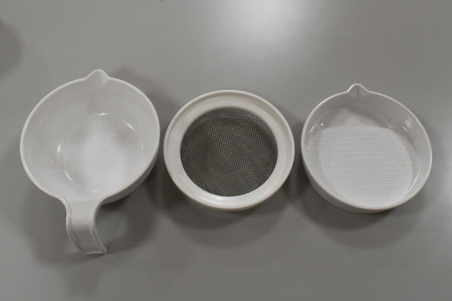 専用セットは手の平より一回り大きいサイズです