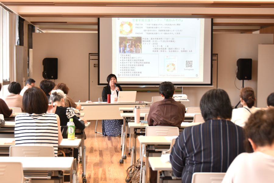 毎回テーマを決めて、研修会を開いています
