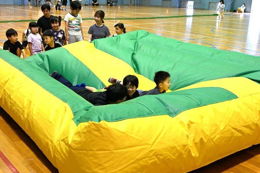 エアマットにダイブ！