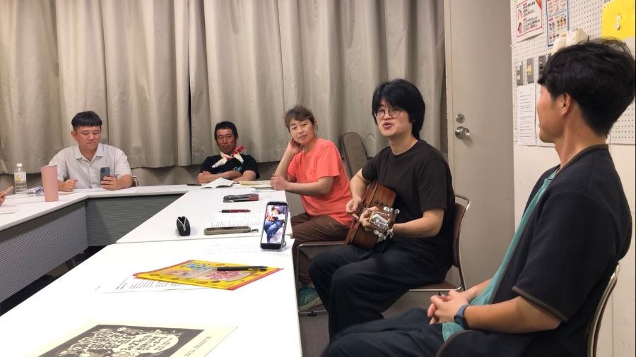 演目を考える夜須演芸会２０２６実行委員会のメンバー（提供写真）