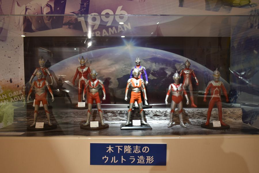 歴代ウルトラマンたちや
