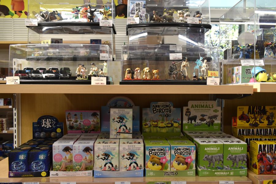 お土産にフィギュアはいかが？