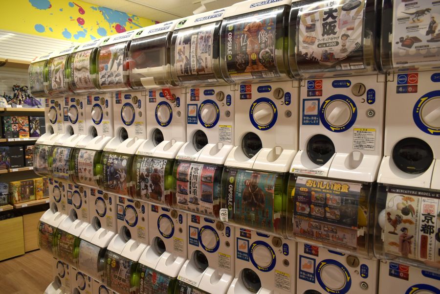 海洋堂ならではのガチャガチャコーナーも充実！