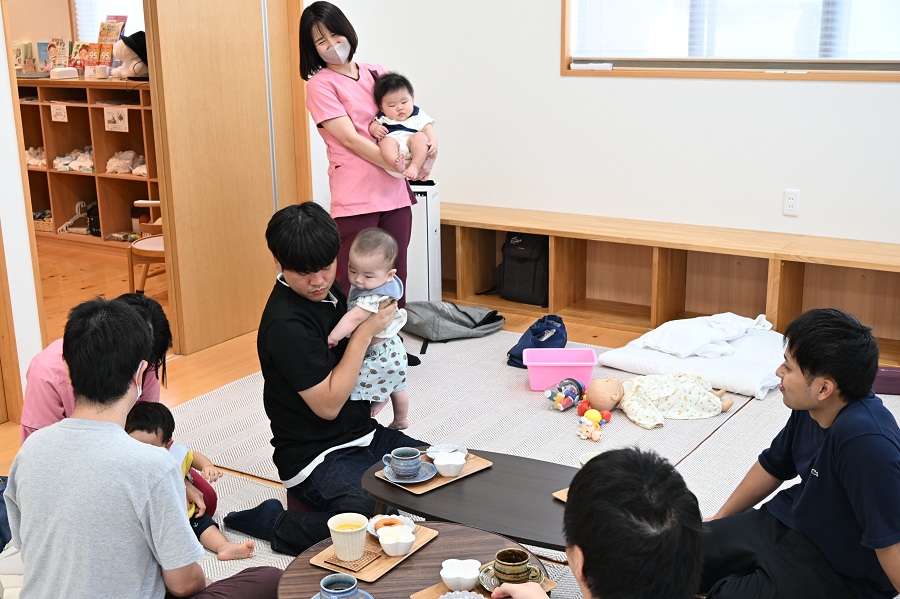 ゆったりお茶も楽しみながら会話が弾みます